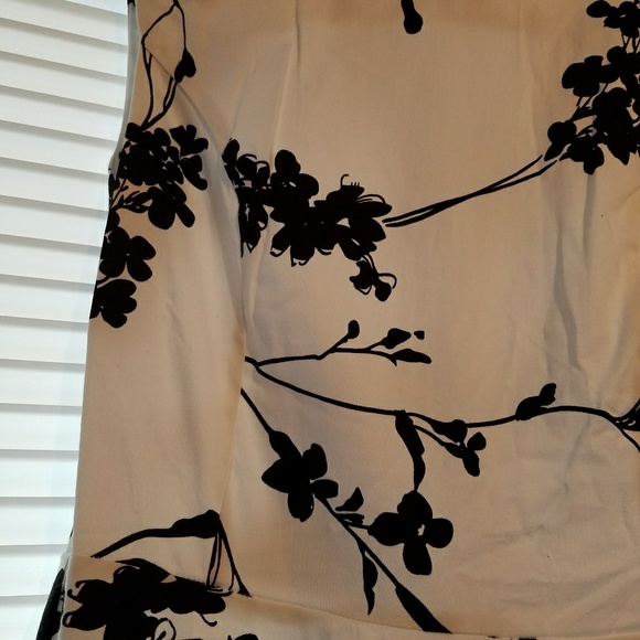 White floral dress - Picture 2 of 3